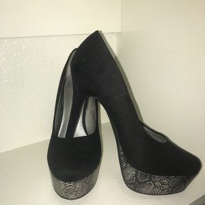 7.5 Black Suede Pumps with Faux Snakeskin lining